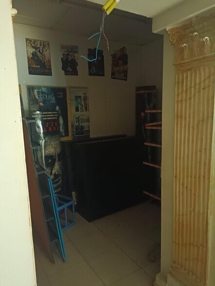 Retail in Cáceres, Cáceres for sale - Building Photo - Image 2 of 4