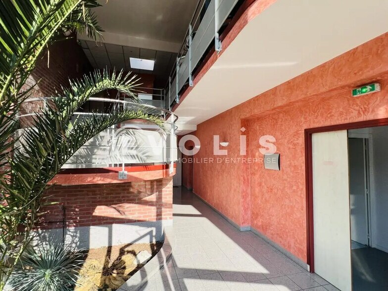 Office in Magny-le-Hongre for lease - Lobby - Image 2 of 8