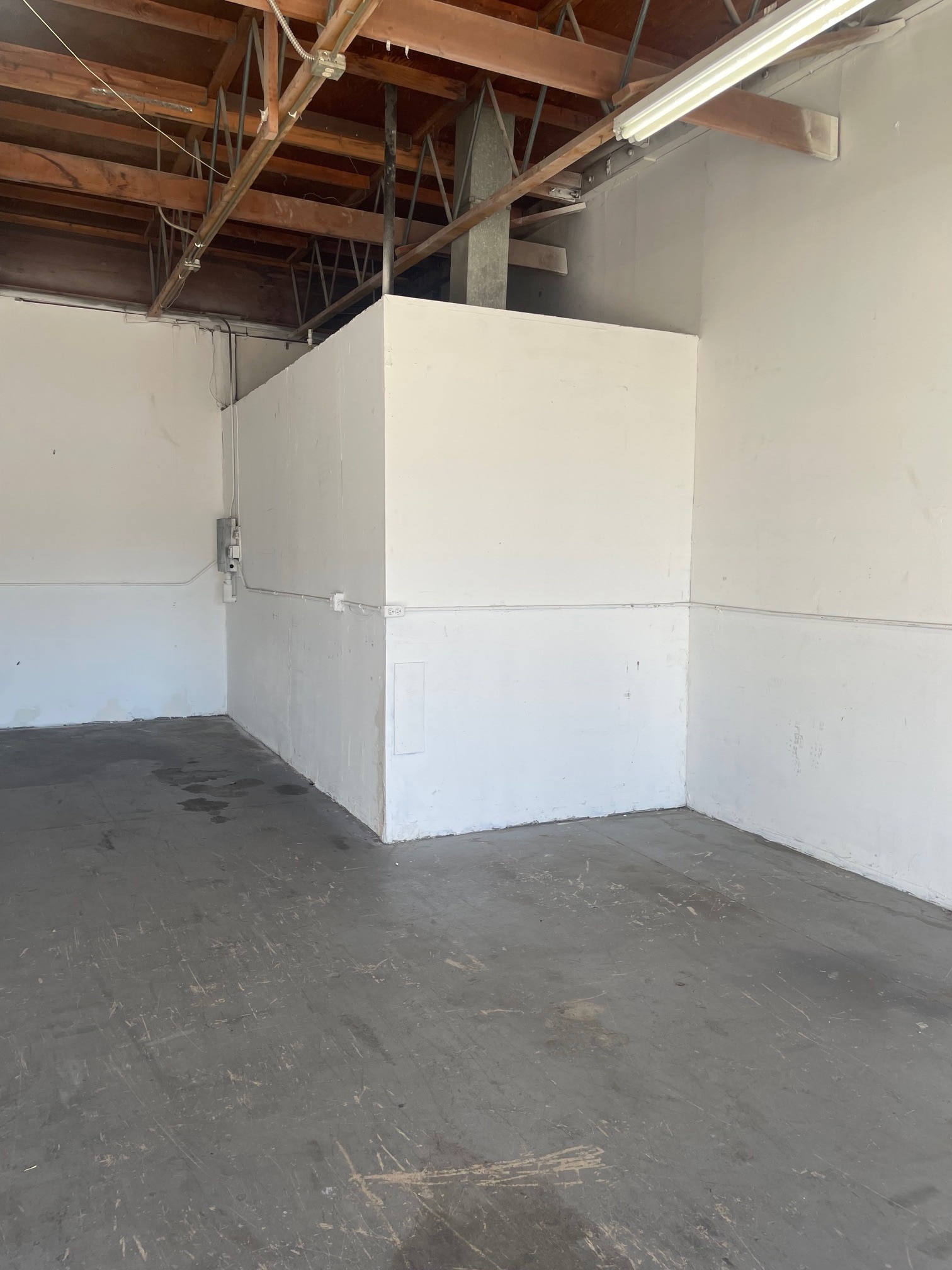 195 E Easy St, Simi Valley, CA for lease Interior Photo- Image 1 of 2