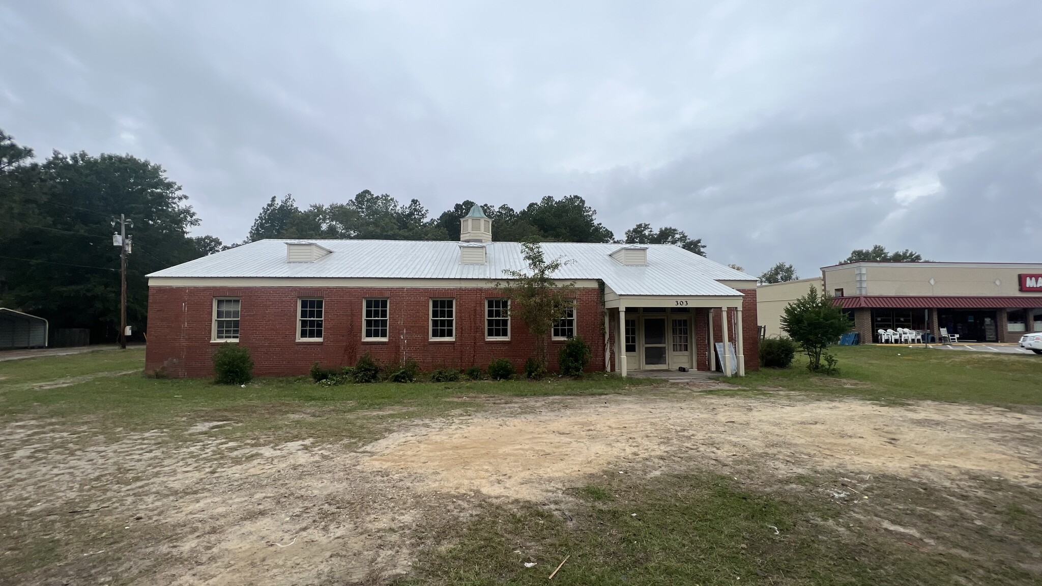 303 N 5th St, Saint Pauls, NC for lease Building Photo- Image 1 of 10