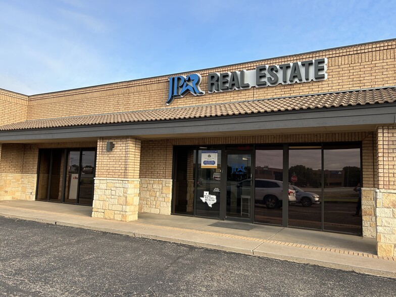 4718 S Loop 289, Lubbock, TX for lease - Building Photo - Image 2 of 9