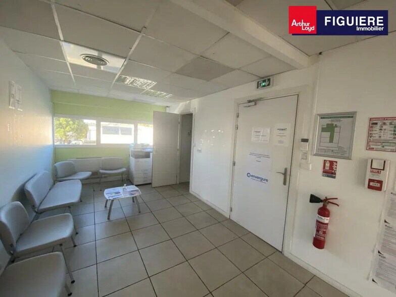 Office in Martigues for lease - Building Photo - Image 2 of 12