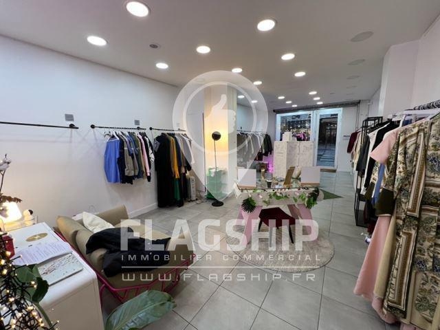 Retail in Paris for lease - Interior Photo - Image 2 of 9