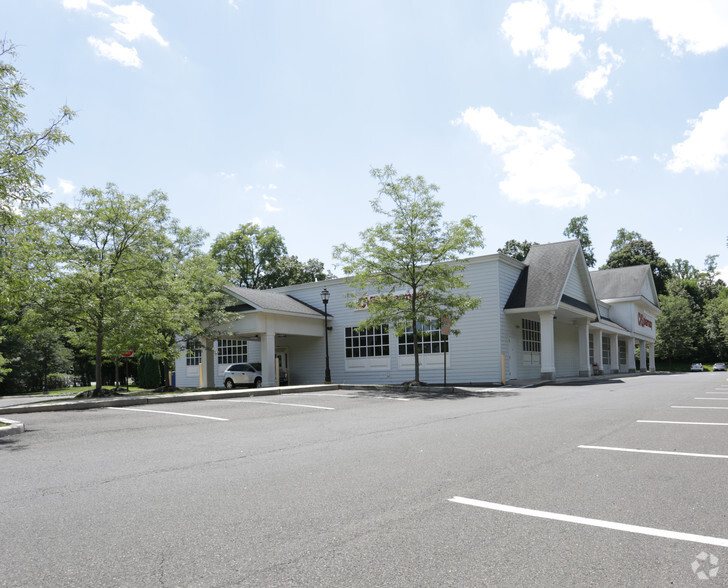 1675 Langhorne Yardley Rd, Morrisville, PA for lease - Primary Photo - Image 1 of 5