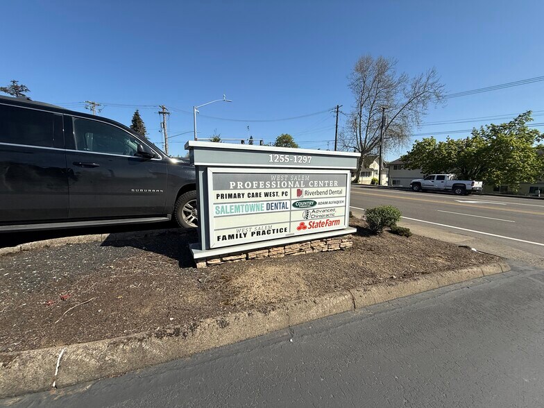 1255-1257 Wallace Rd NW, Salem, OR for lease - Building Photo - Image 3 of 6