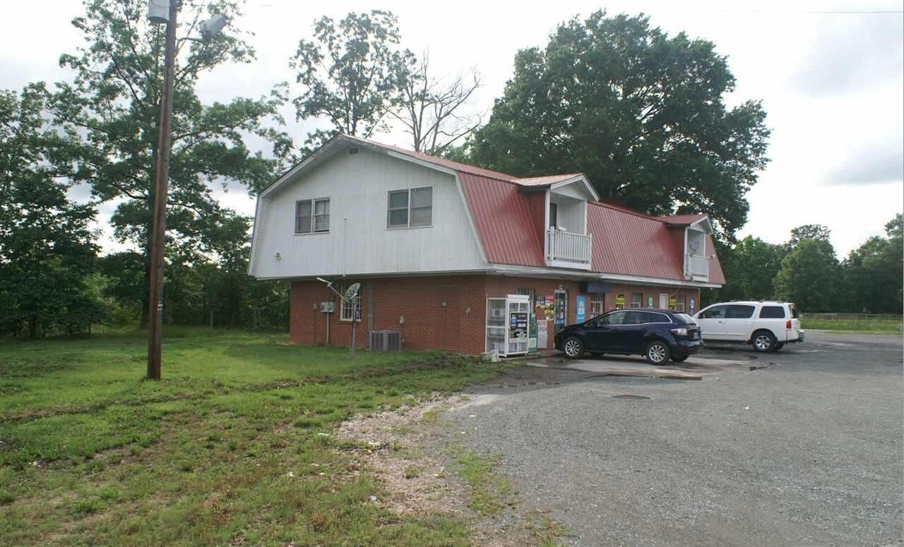 676 NC 22 42 Highway, NC 27208