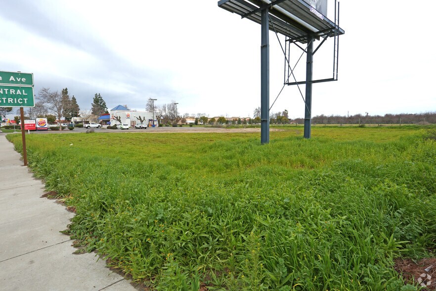 14890 W Whitesbridge Ave, Kerman, CA for sale - Building Photo - Image 2 of 8