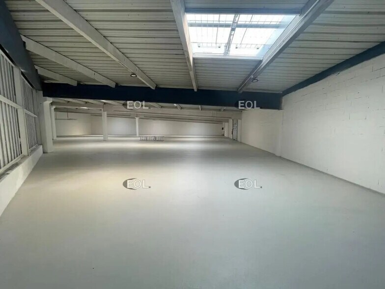 Flex in Maurepas for sale - Building Photo - Image 3 of 25