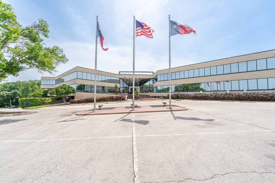 6600 Lyndon B Johnson Fwy, Dallas, TX for lease - Building Photo - Image 1 of 29