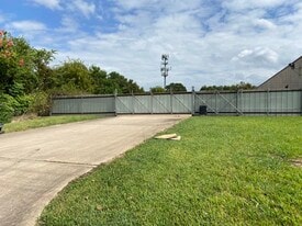 7103 Baneway Dr, Houston TX - Automotive Property