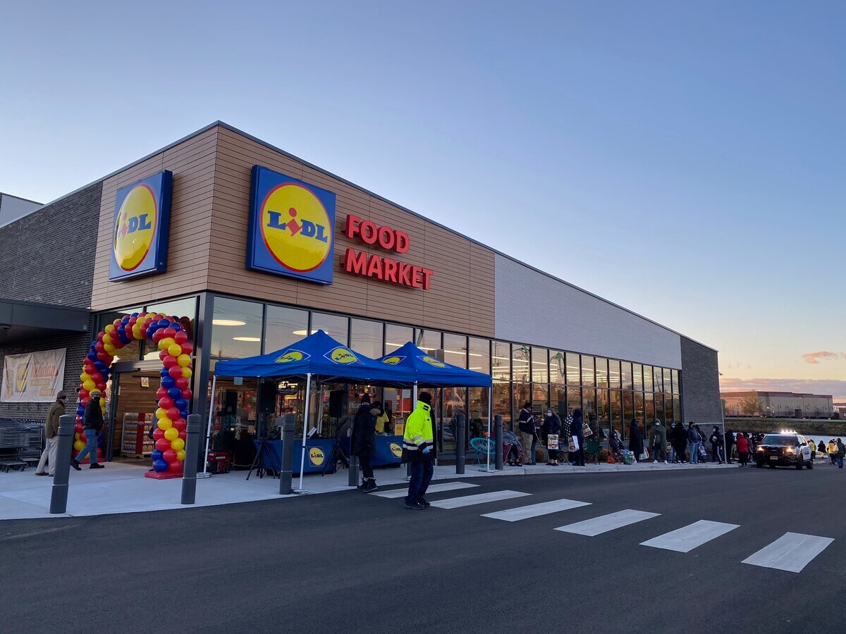 21 Goldsborough Dr, Bayonne, NJ 07002