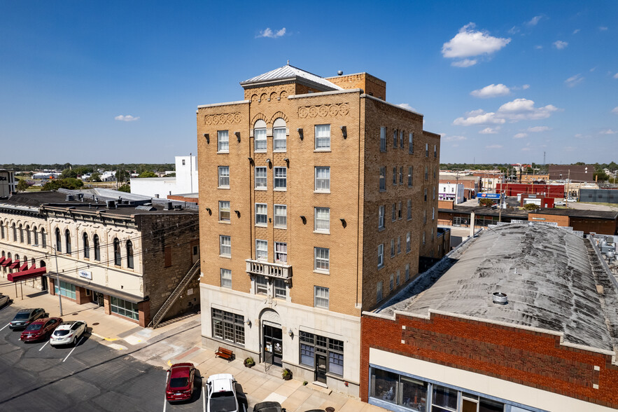 14 E 2nd Ave, Hutchinson, KS for sale - Building Photo - Image 1 of 30