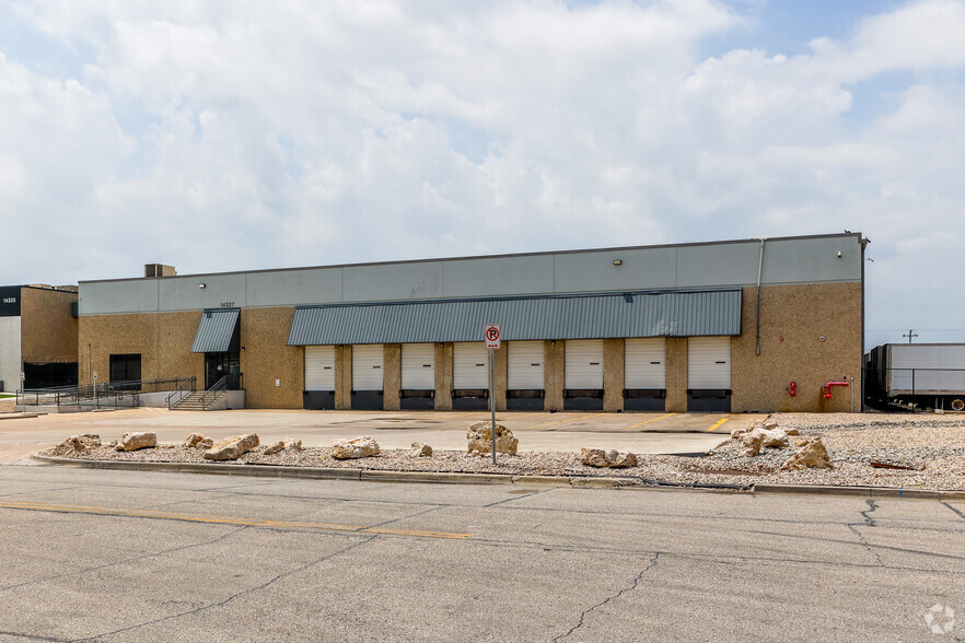 14327 Gillis Rd, Dallas, TX for lease - Building Photo - Image 2 of 3