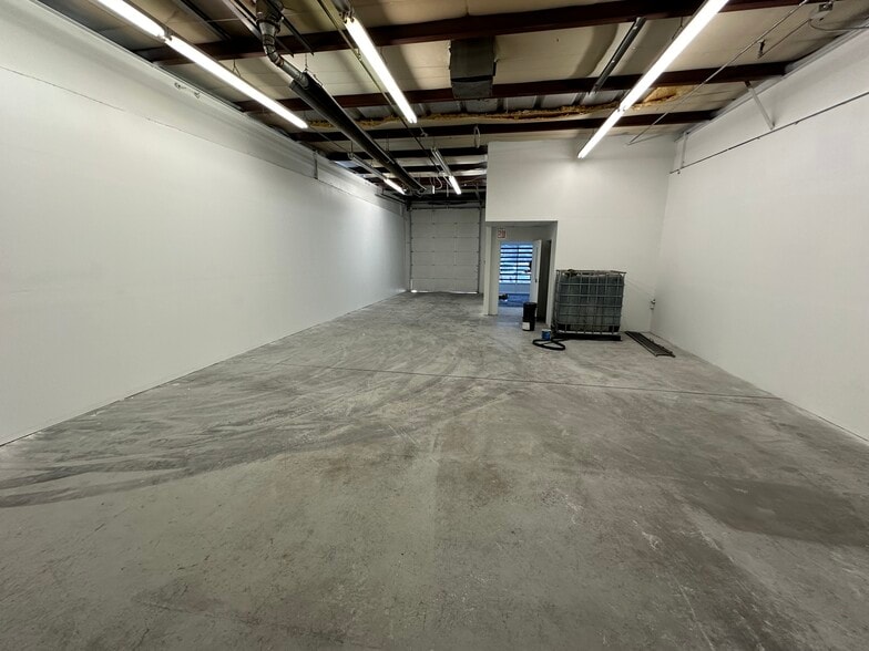 2101 S Platte River Dr, Denver, CO for lease - Interior Photo - Image 2 of 22