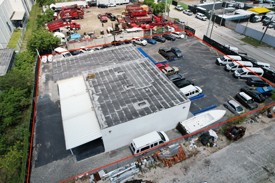 2498 W 3rd Ct, Hialeah, FL for lease - Building Photo - Image 2 of 8