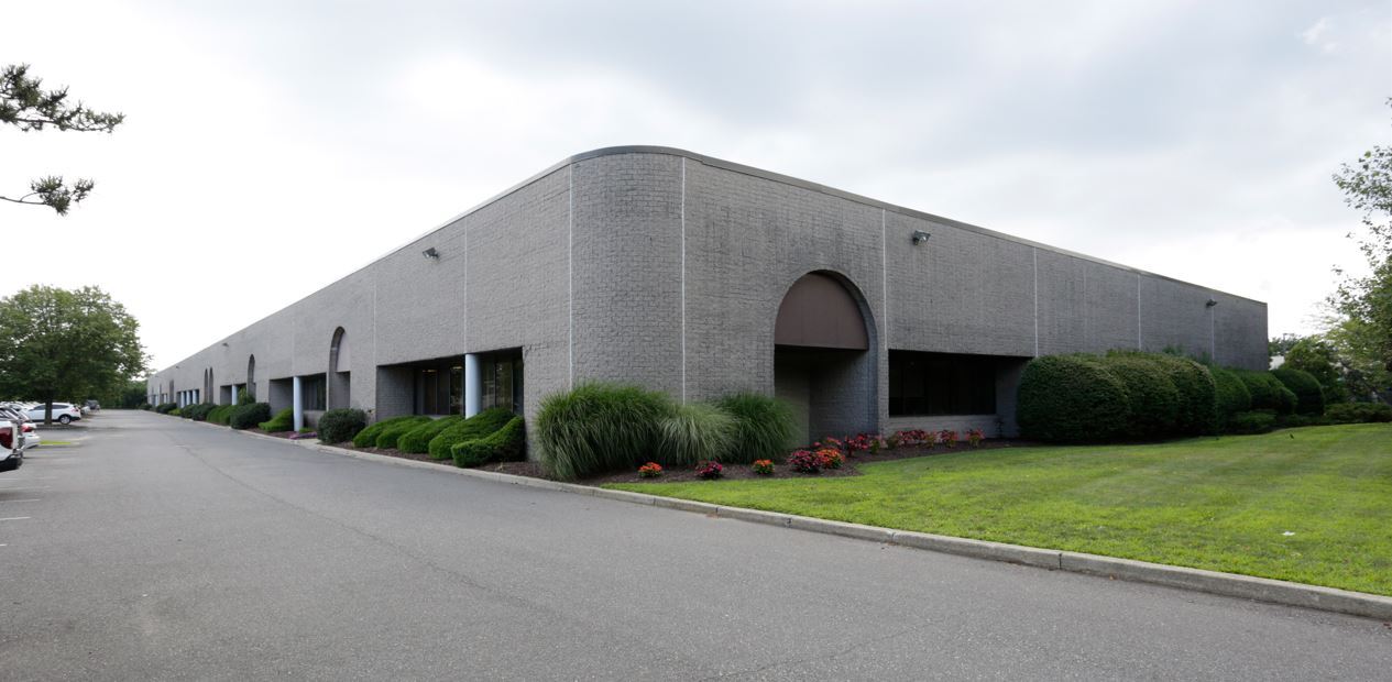 70-130 Sea Ln, Farmingdale, NY for lease Building Photo- Image 1 of 11