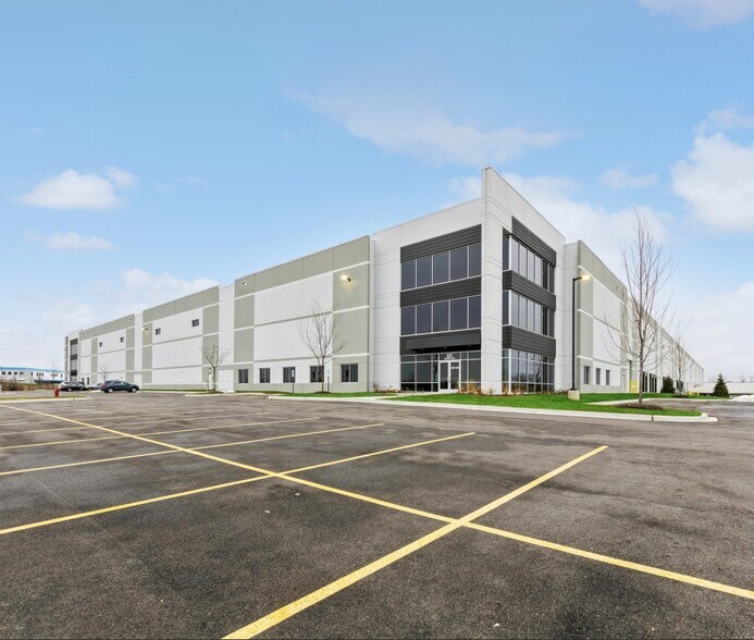 537 Discovery Dr, West Chicago, IL for lease - Building Photo - Image 2 of 10
