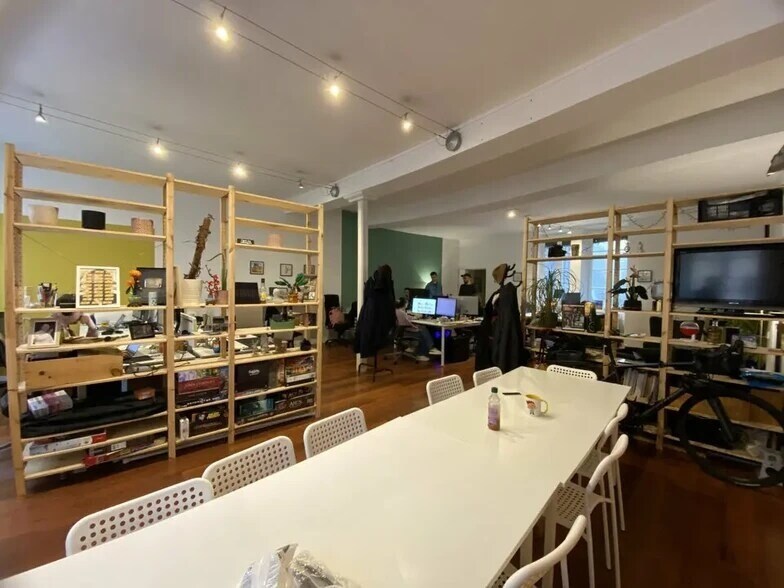 Office in Lyon for lease Interior Photo- Image 1 of 6