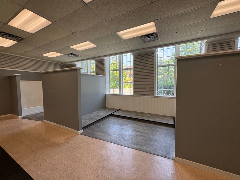 176 Hartford Rd, Manchester, CT for lease - Building Photo - Image 2 of 14