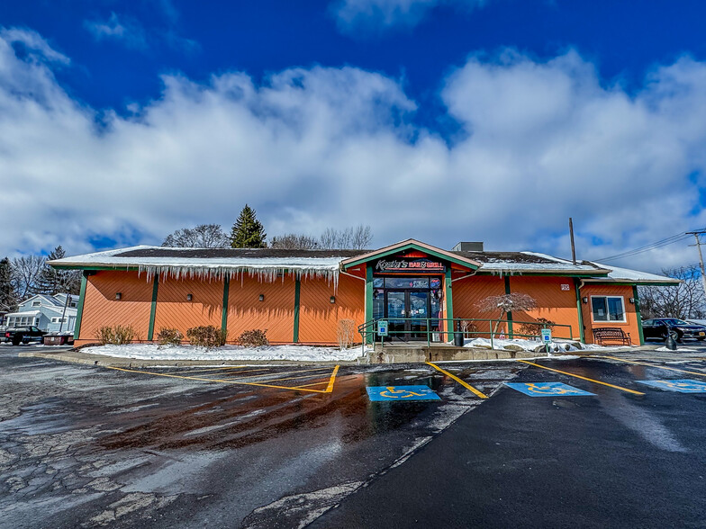 105 Grant Ave, Auburn, NY for sale - Building Photo - Image 1 of 1