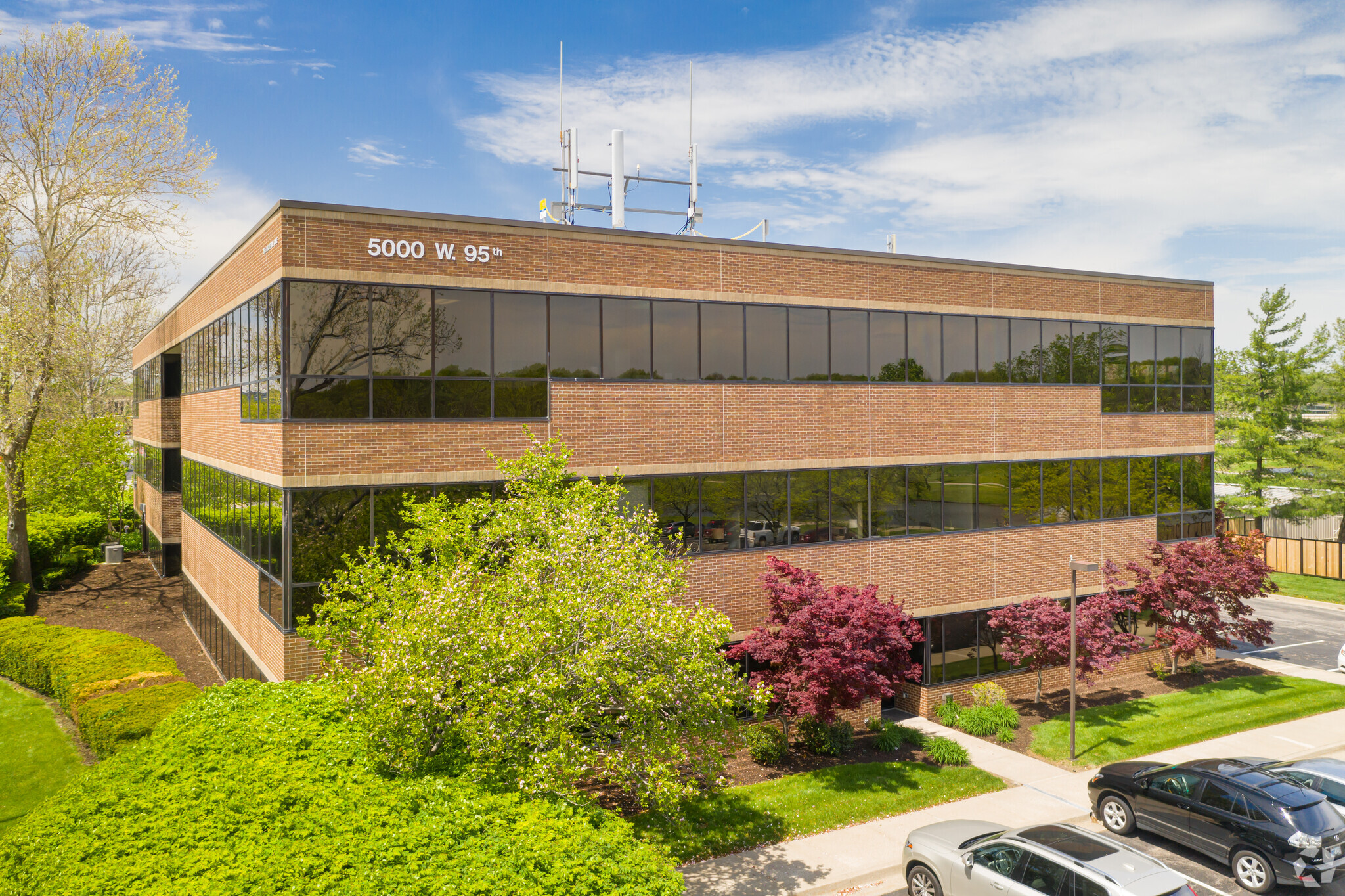 5000 W 95th St, Prairie Village, KS for lease Building Photo- Image 1 of 11