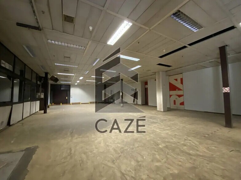 Flex in Canéjan for lease - Interior Photo - Image 3 of 11