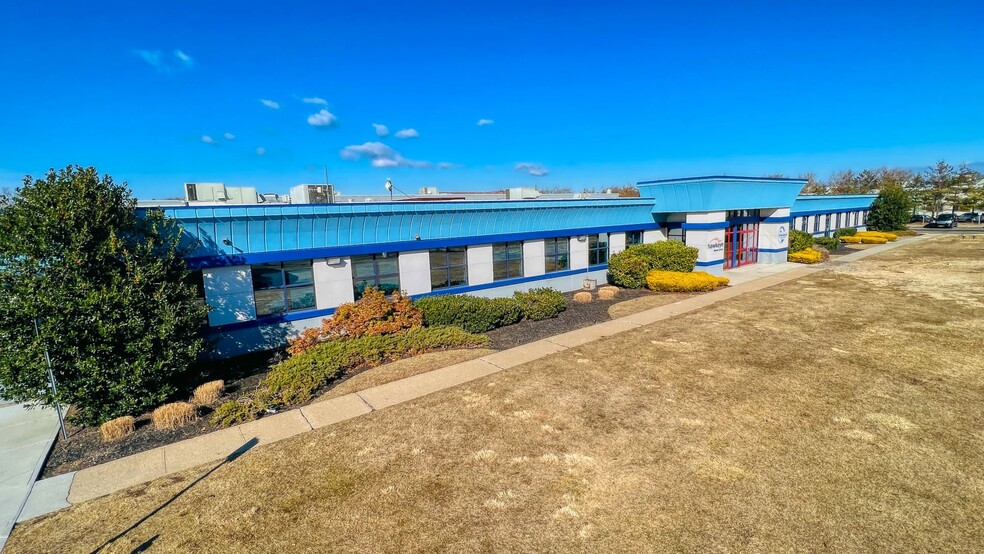 100 Marcus Blvd, Hauppauge, NY for lease - Building Photo - Image 2 of 10