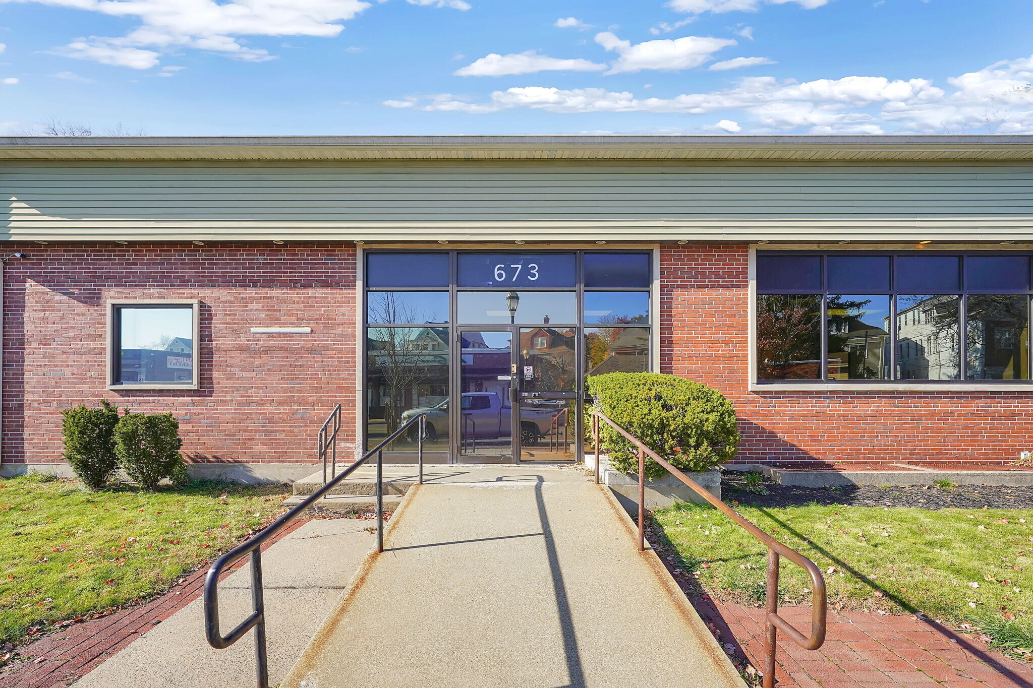 673 Maple Ave, Hartford, CT 06114