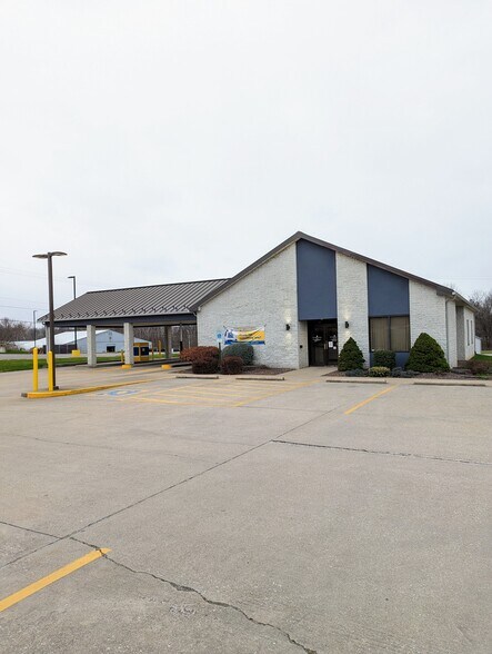602 W Broadway, Loogootee, IN for sale - Building Photo - Image 1 of 1