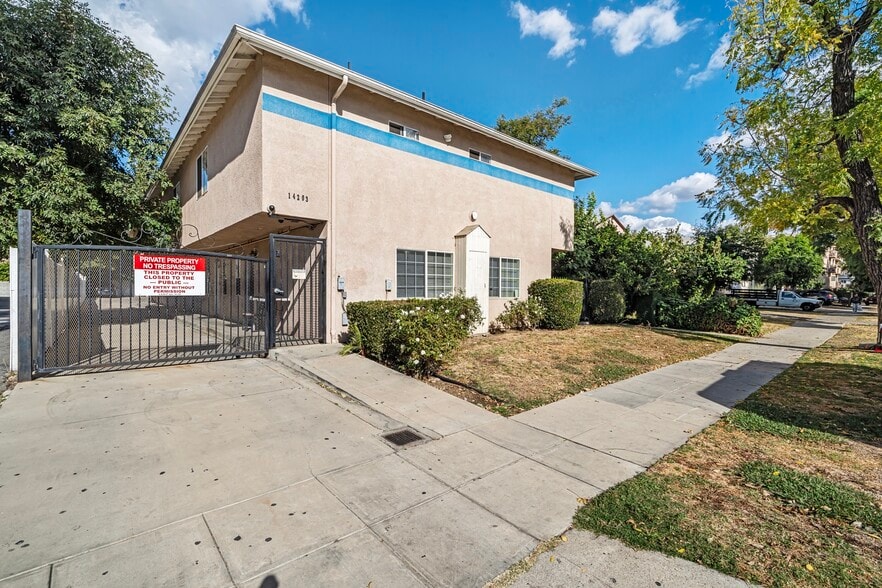 14203 Sylvan St, Van Nuys, CA for lease - Building Photo - Image 1 of 16
