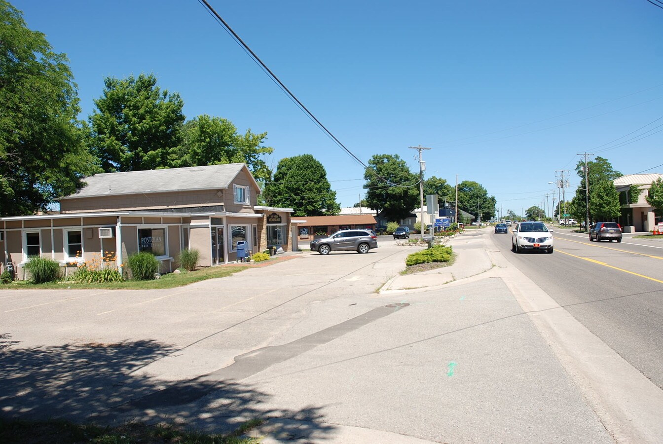 13726 SW Bay Shore Dr, Traverse City, MI 49684