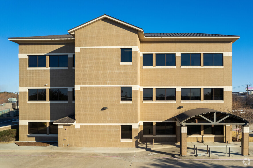 6050 Southwest Blvd, Fort Worth, TX for lease - Building Photo - Image 3 of 5