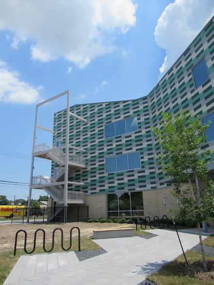 3517 Irvington Blvd, Houston, TX for lease - Building Photo - Image 2 of 5