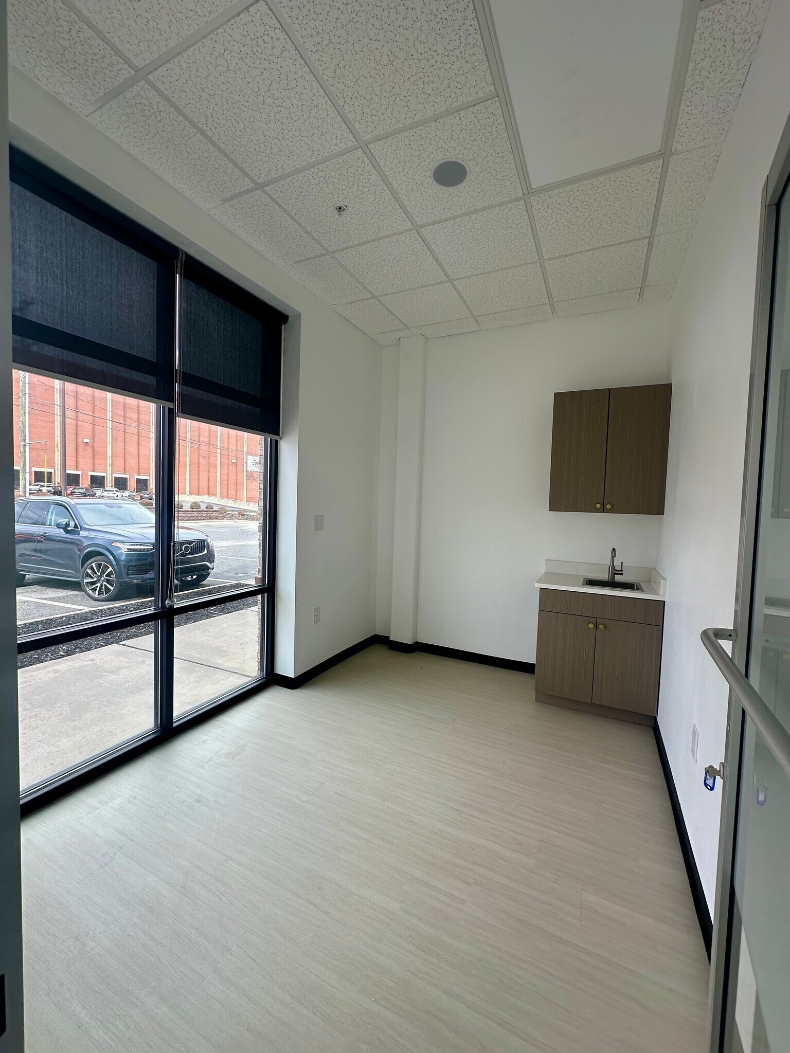 2800 Lawndale Dr, Greensboro, NC for lease Interior Photo- Image 1 of 6