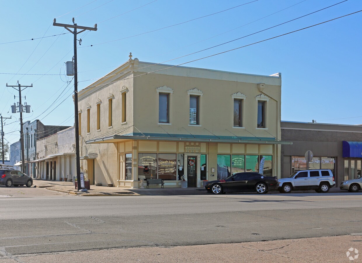 201 W Washington Ave, Navasota, TX 77868