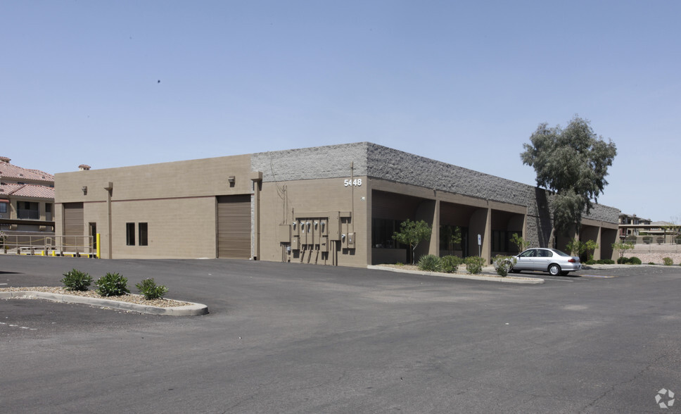 5444 E Washington St, Phoenix, AZ for lease - Building Photo - Image 3 of 5