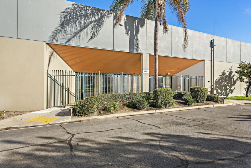 2901 S Harbor Blvd, Santa Ana, CA for sale - Building Photo - Image 2 of 11