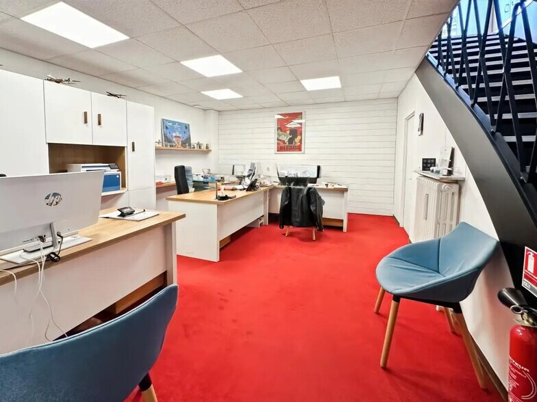 Retail in Paris for lease - Building Photo - Image 3 of 7