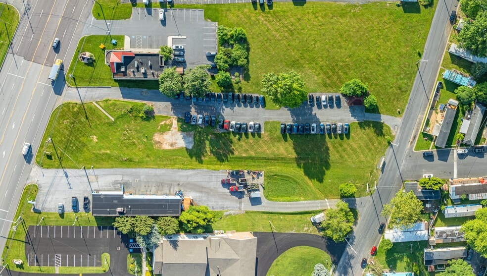 6240 Carlisle Pike, Mechanicsburg, PA for lease - Building Photo - Image 1 of 3