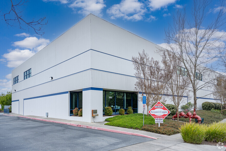 3905 Cypress Dr, Petaluma, CA for lease - Building Photo - Image 2 of 7