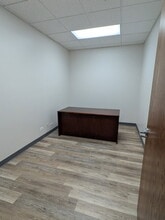 450 Airport Rd, Elgin, IL for lease Building Photo- Image 2 of 2