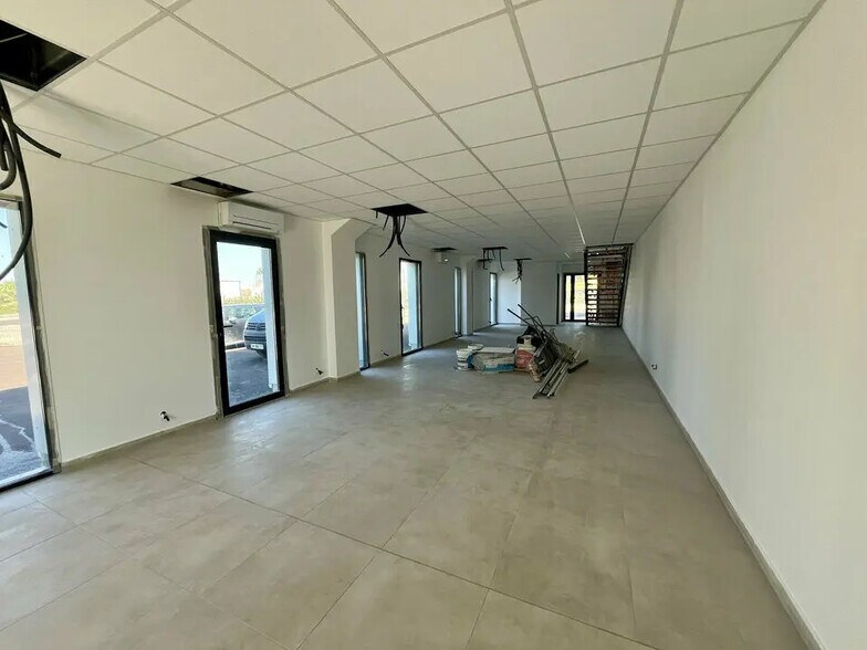 Office in Cavaillon for lease - Interior Photo - Image 1 of 10