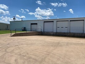 1708 Hal Ave, Cleburne TX - Warehouse