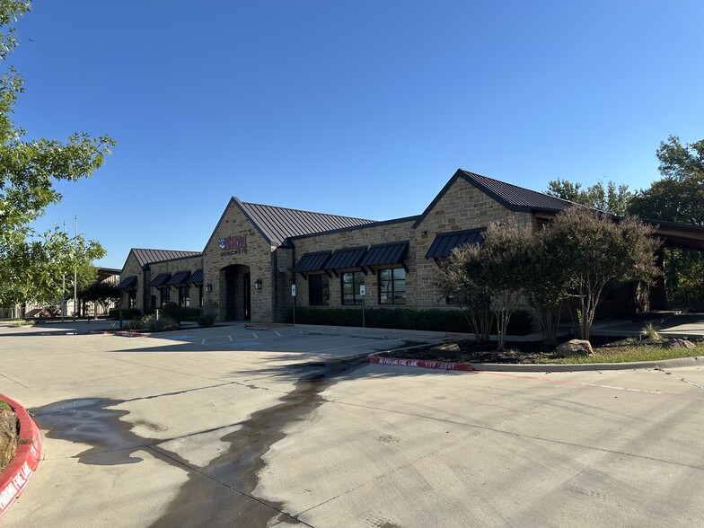 700 Katy Rd, Keller, TX for lease - Building Photo - Image 2 of 16