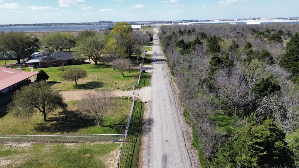 1057 Rudd Rd, Ennis, TX for sale - Building Photo - Image 2 of 14