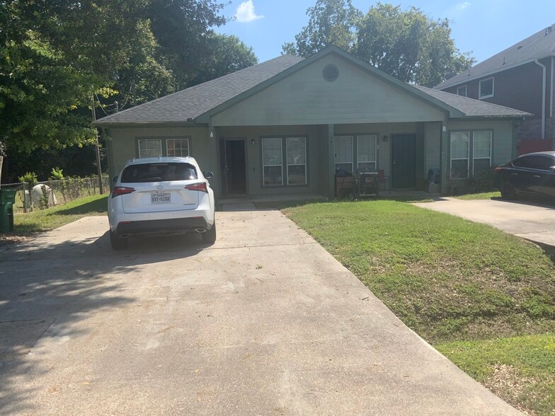 8Unit Income Producing Duplex Portfolio portfolio of 4 properties for sale on LoopNet.com - Building Photo - Image 2 of 9