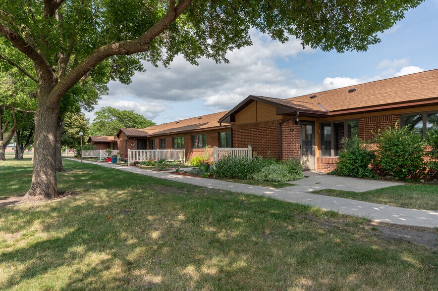 1425 19th Ave SW, Willmar, MN 56201 Westview Village Patio Homes