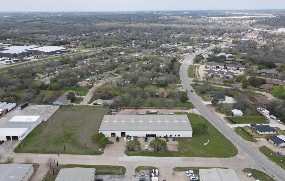 300 Industrial Blvd, Mansfield, TX for sale - Building Photo - Image 1 of 5