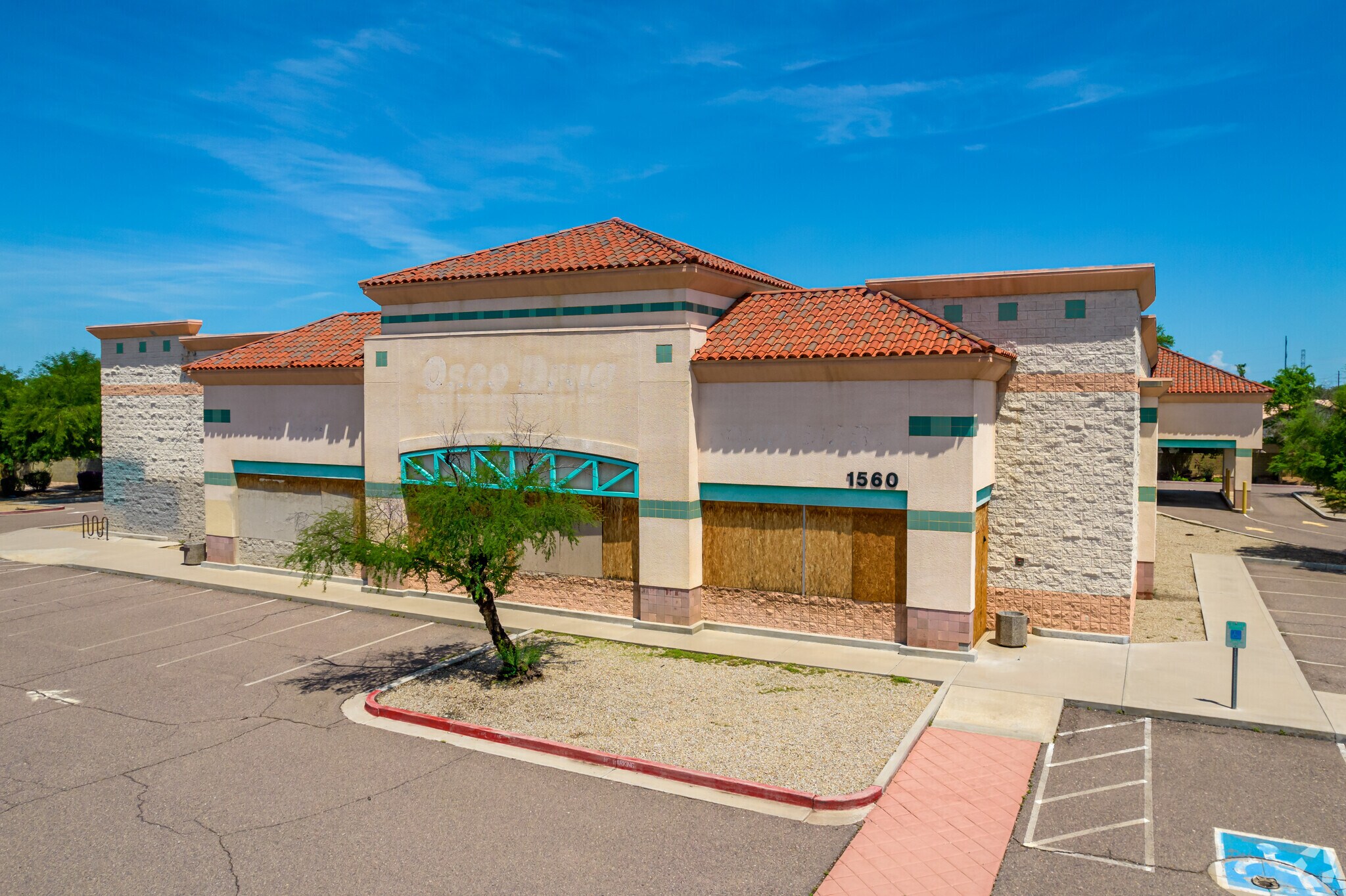 1560 E Elliot Rd, Gilbert, AZ for lease Building Photo- Image 1 of 8