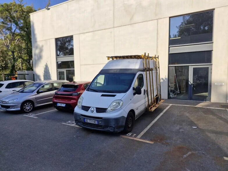 Flex in Mougins for lease - Building Photo - Image 3 of 3